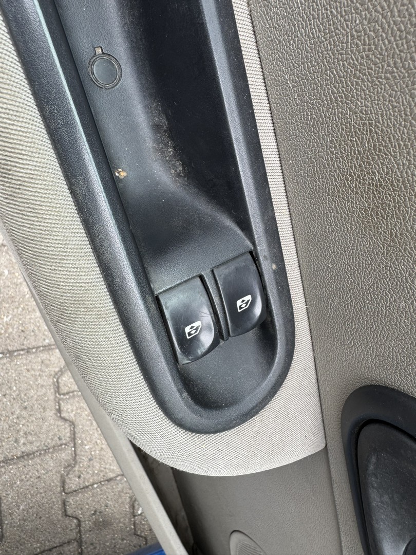 Renault Clio 3 original T&uuml;r vorn links TEI45 Blau Ottoman 3-T&uuml;rer Rohbau Bj.2005